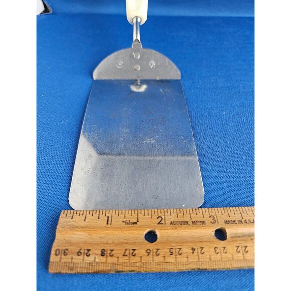 Vintage Chief Spatula/Flipper 11" (inches) w/White Plastic Handle - Picture 12 of 12